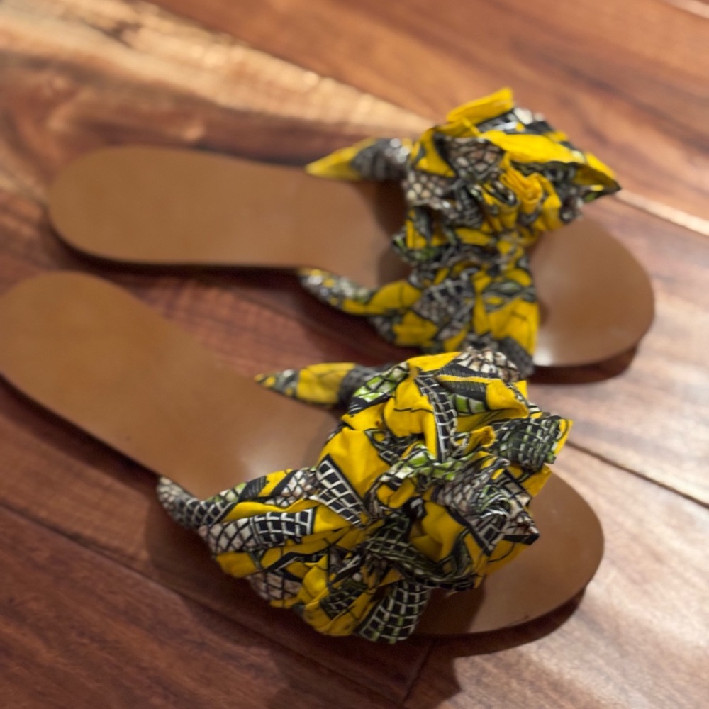 Zara slides with cloth printed knot